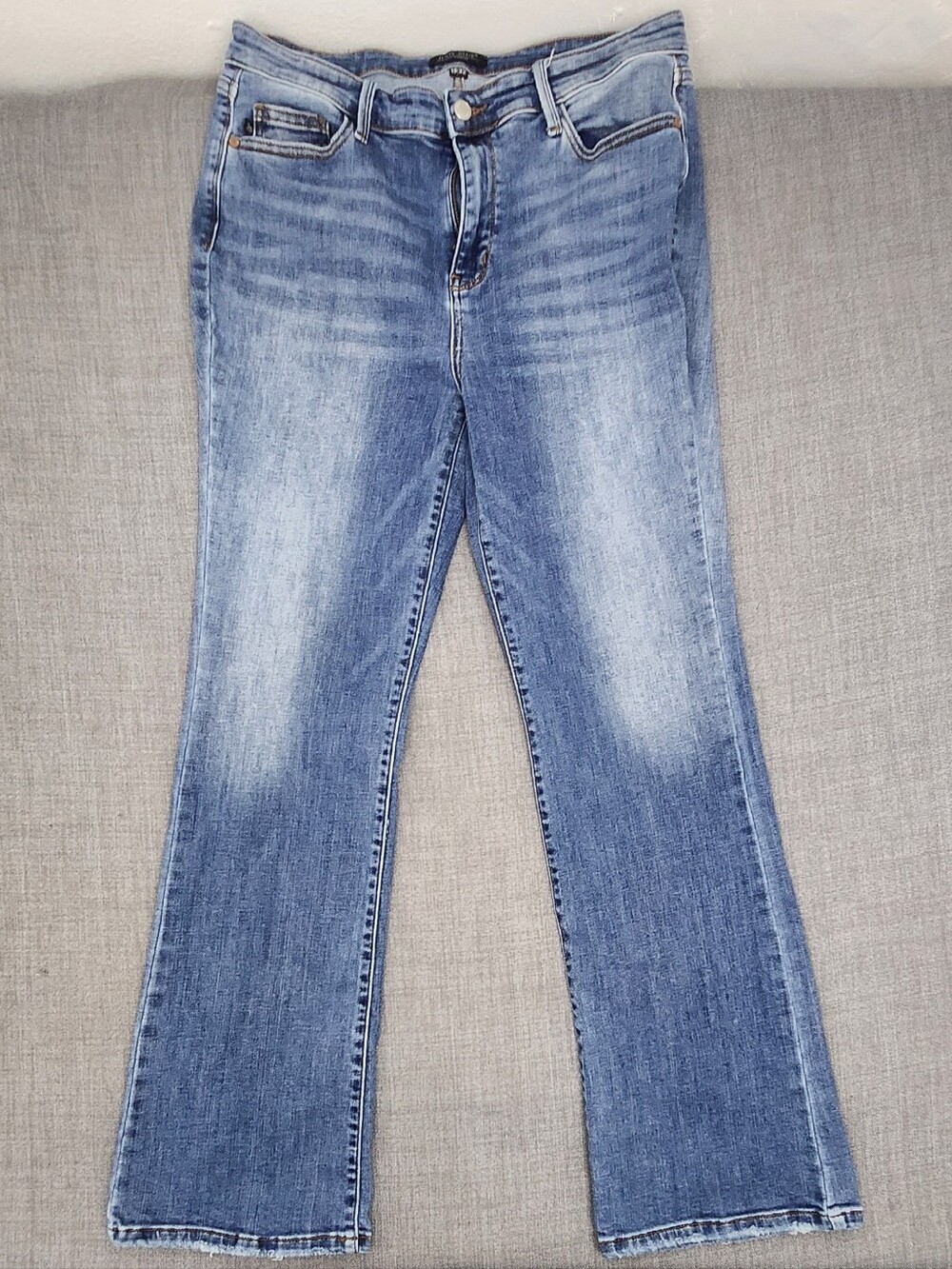 Judy Blue Bootcut Light Wash Stretch Denim Jeans. 15 × 30. Frayed bottom Style